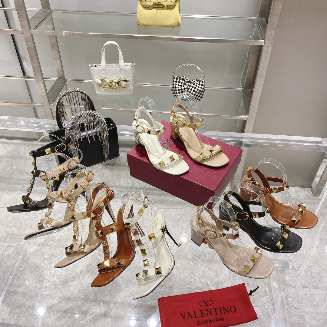 [Valen*tino]〰 Sandalias con tachuelas Valentino nuevas, de primera calidad Exterior: piel de oveja i