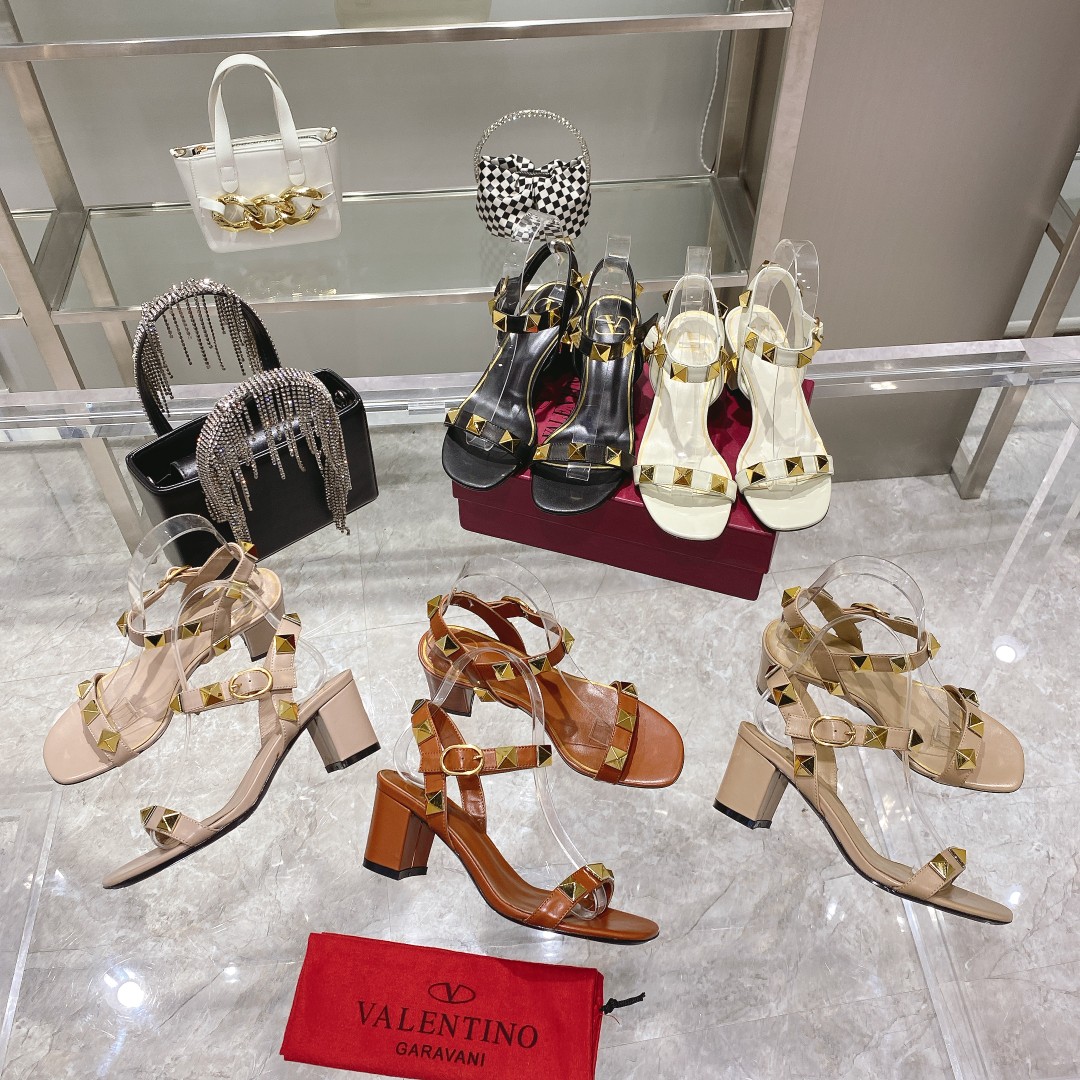 [Valen*tino]〰 Sandalias con tachuelas Valentino nuevas, de primera calidad Exterior: piel de oveja i