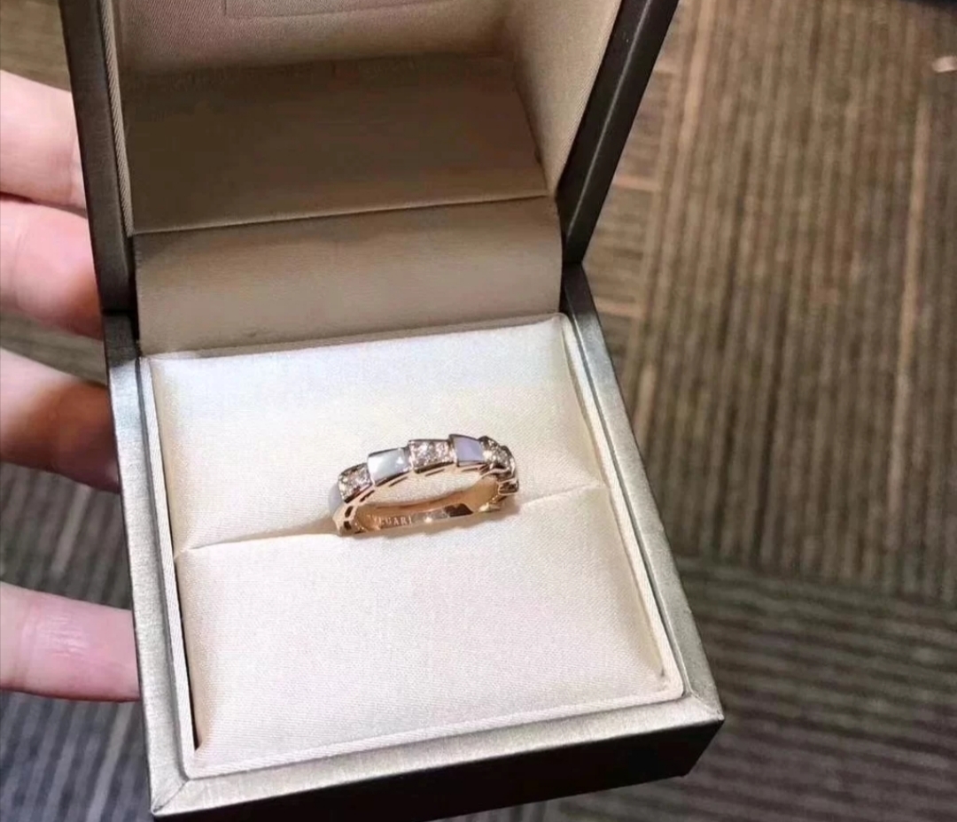 Narrow Mother-of-Pearl Serpenti Ring - Comprehensive 3