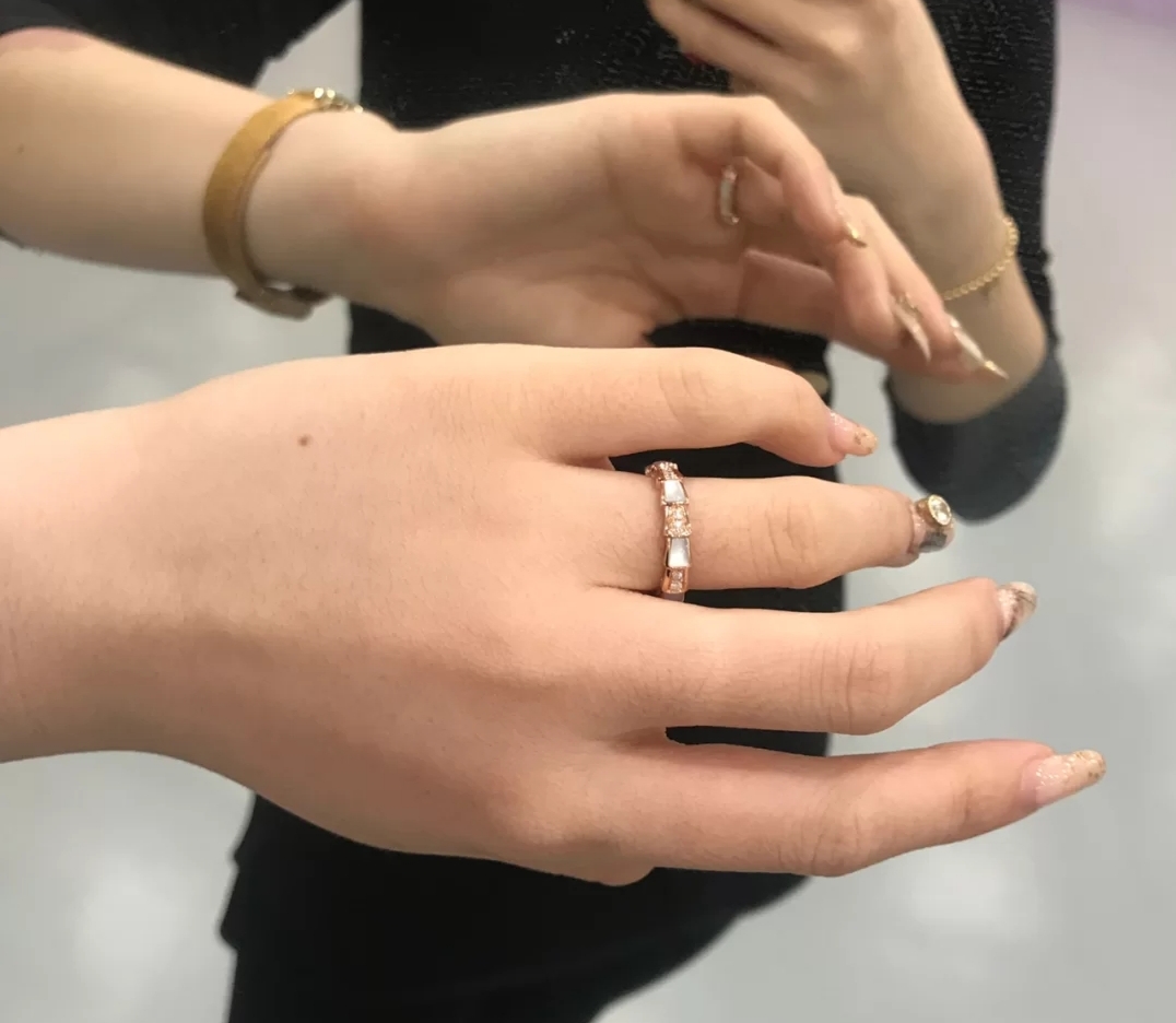 Narrow Mother-of-Pearl Serpenti Ring - Comprehensive 4