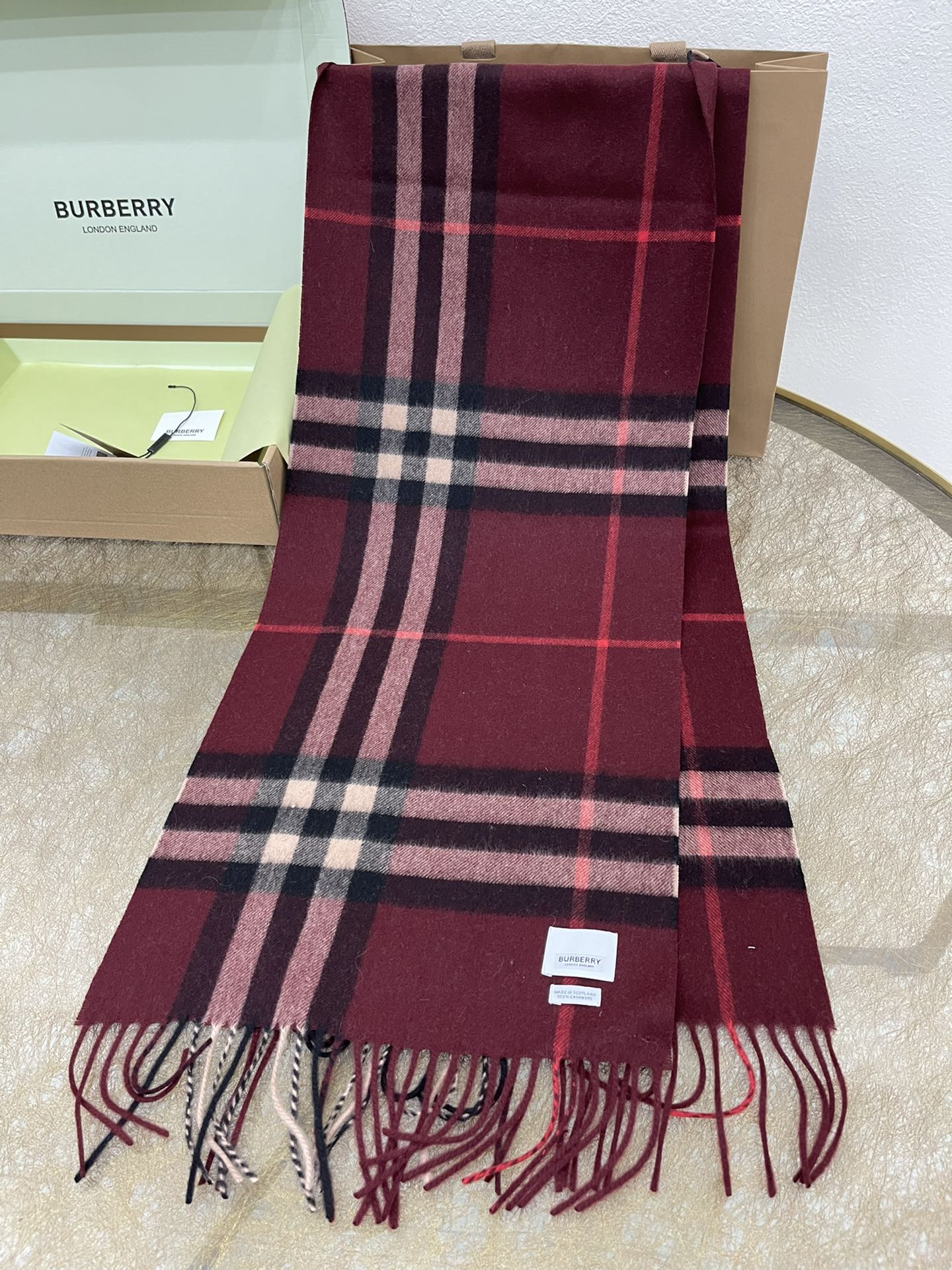 Burberry巴宝莉经典格纹羊绒围巾