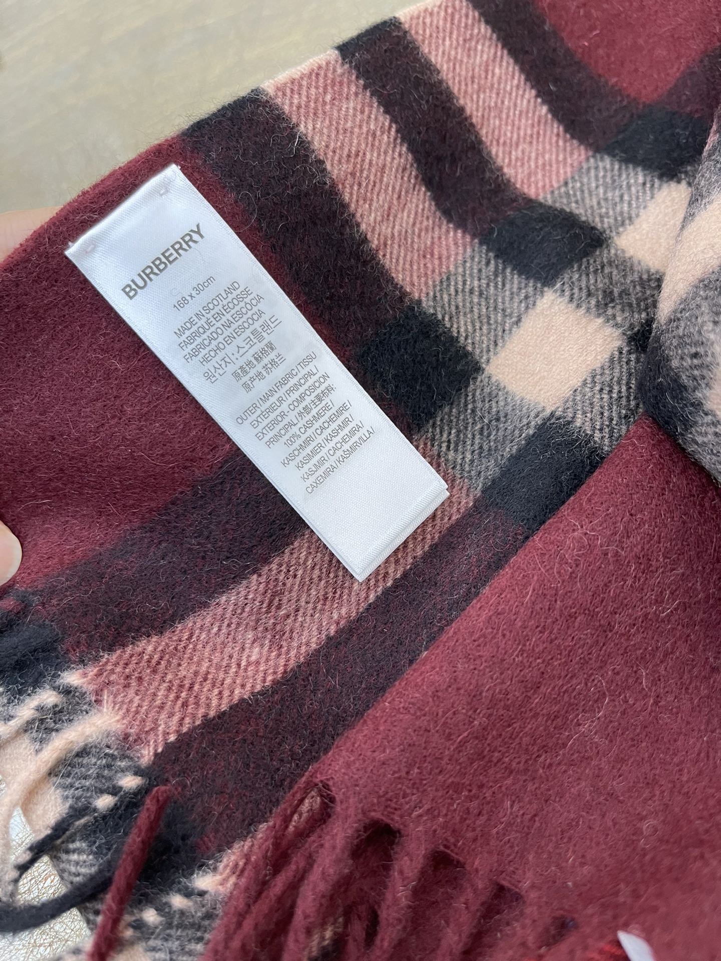 Burberry巴宝莉经典格纹羊绒围巾