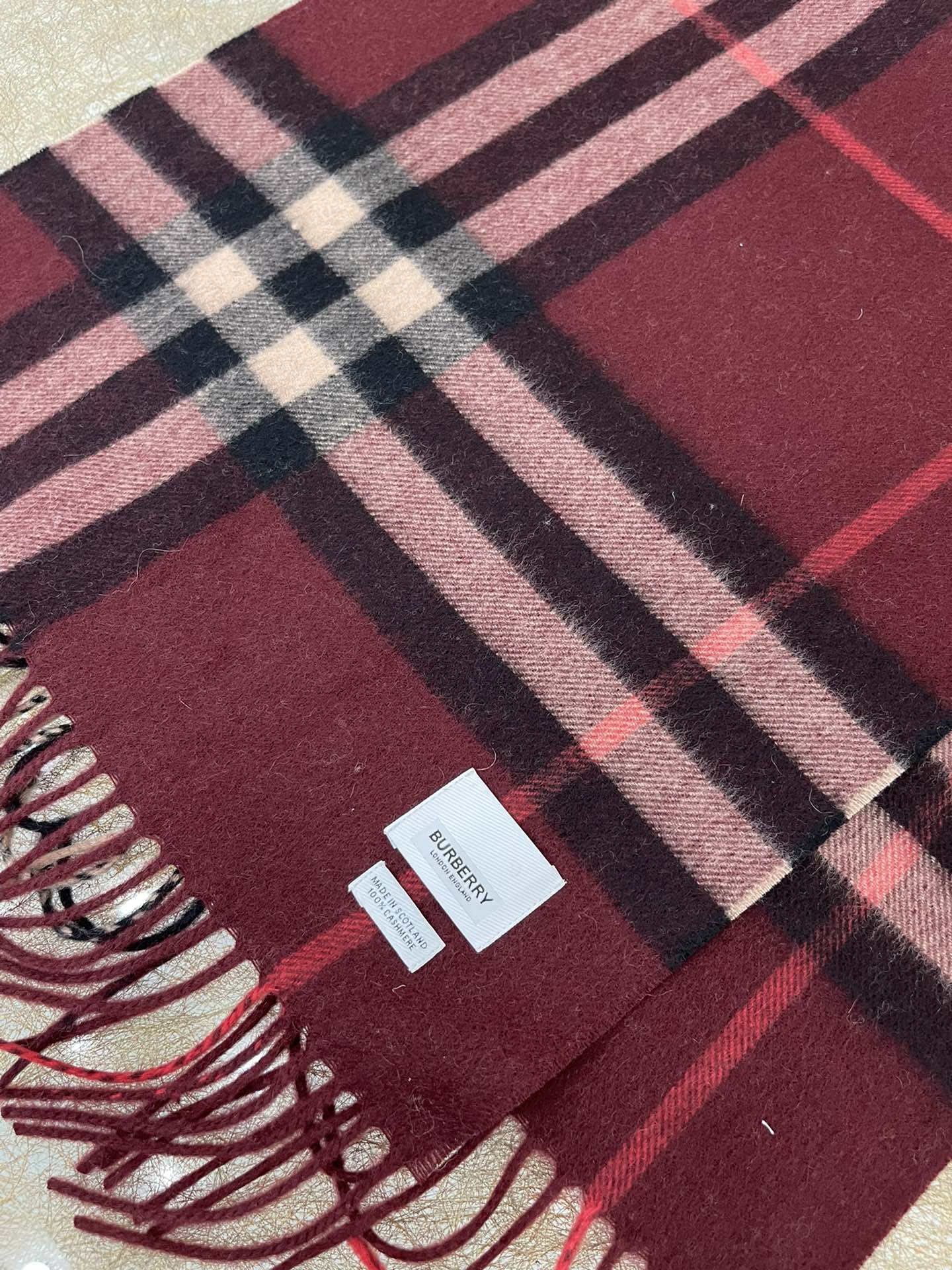 Burberry巴宝莉经典格纹羊绒围巾