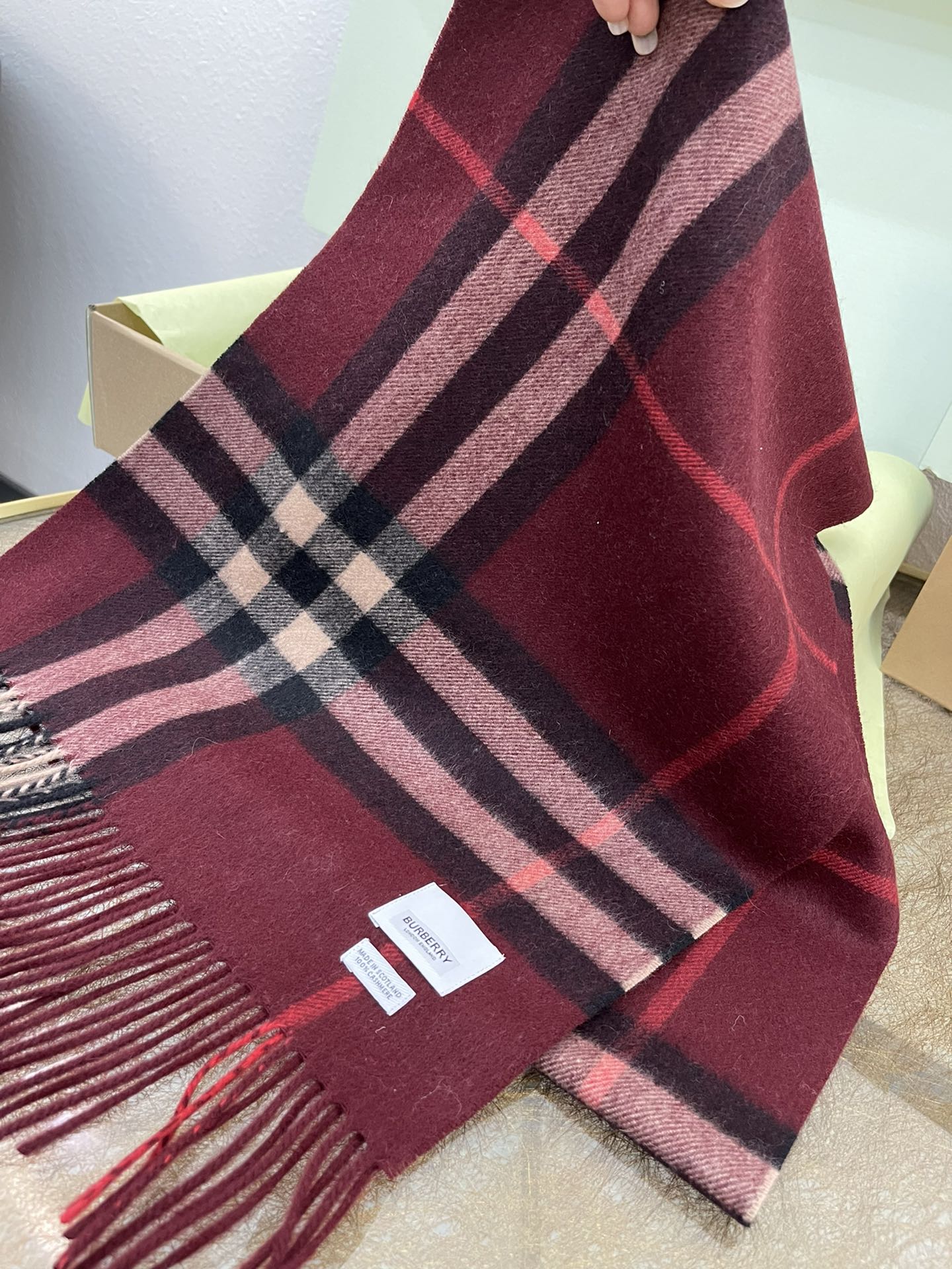 Burberry巴宝莉经典格纹羊绒围巾