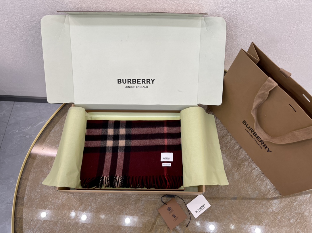 Burberry巴宝莉经典格纹羊绒围巾