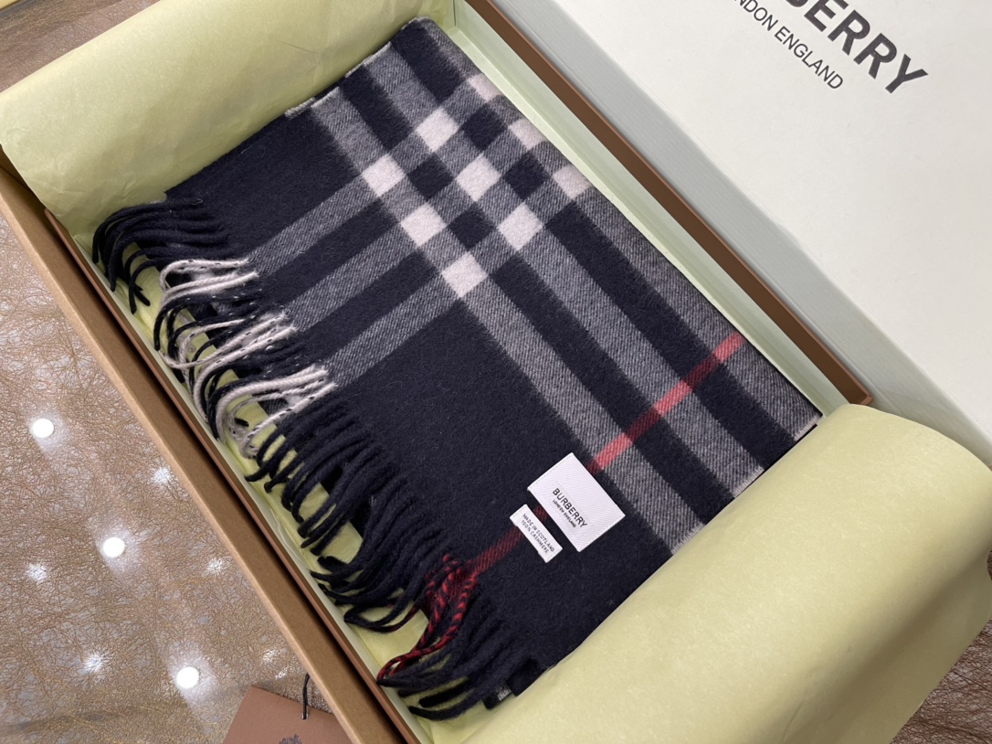 Burberry巴宝莉经典格纹羊绒围巾