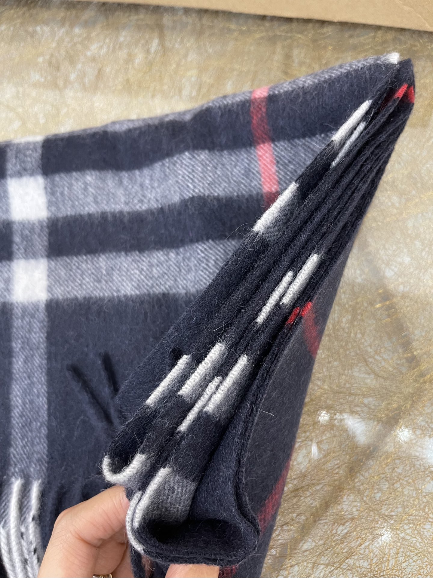 Burberry巴宝莉经典格纹羊绒围巾