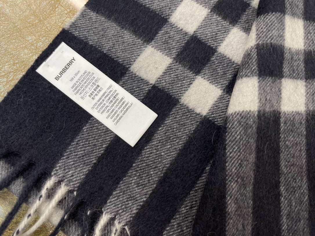Burberry巴宝莉经典格纹羊绒围巾