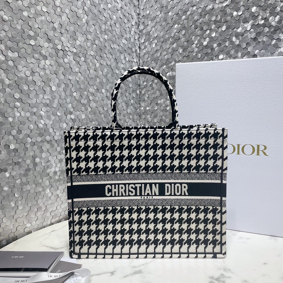 Luxury 7 Star Replica
 Dior Book Tote Handbags Tote Bags Black Embroidery