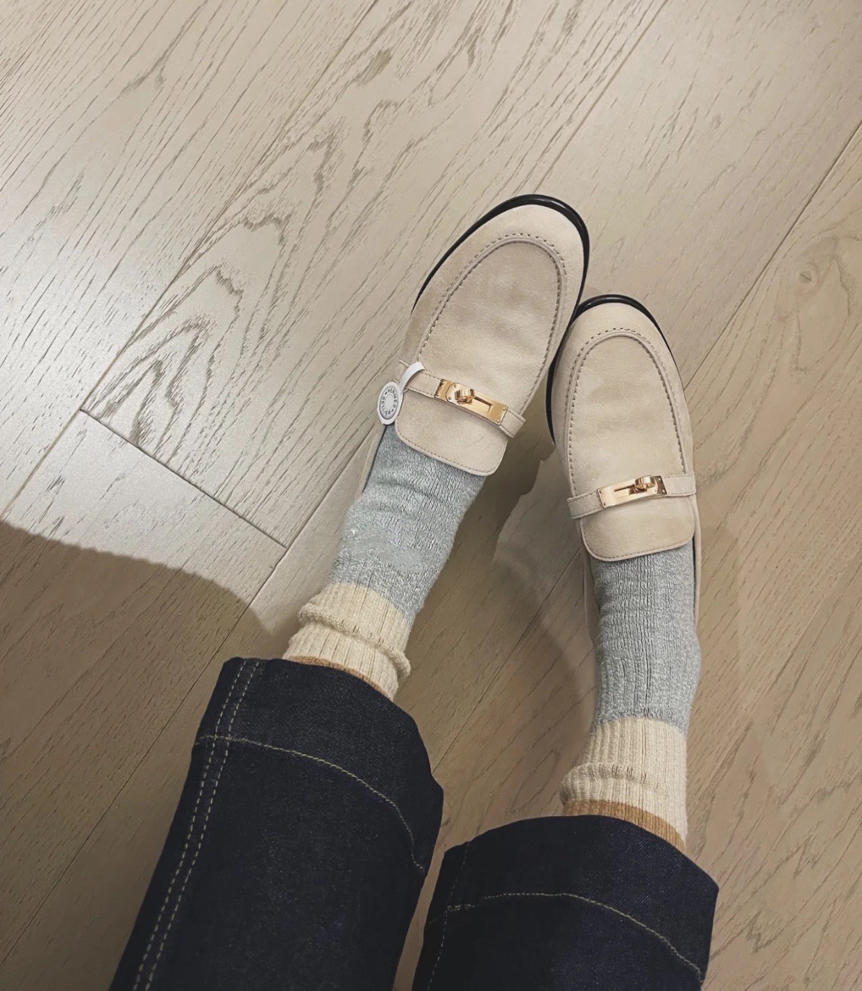 NO:253896,Sand color H brand. Classic official website synchronous kelly buckle suede flat lock loafers, loafers, loafers, chamois leather19860909沙色H牌.经典官网同步kelly扣麂皮平底锁扣乐福鞋,乐福鞋,loafers,chamois leather,Women's Shoes