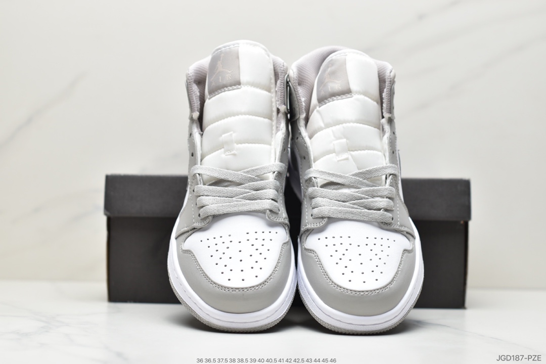 180 Air Jordan 1 Mid “Linen”白褐采用皮革制成554724-082-莆田鞋,莆田鞋货源,高仿鞋,高仿鞋货源,安福档口,莆田高仿鞋,莆田鞋批发,高仿鞋批发,莆田高仿运动鞋,高仿运动鞋,莆田运动鞋 180 Air Jordan 1 Mid “Linen”白褐采用皮革制成554724-082