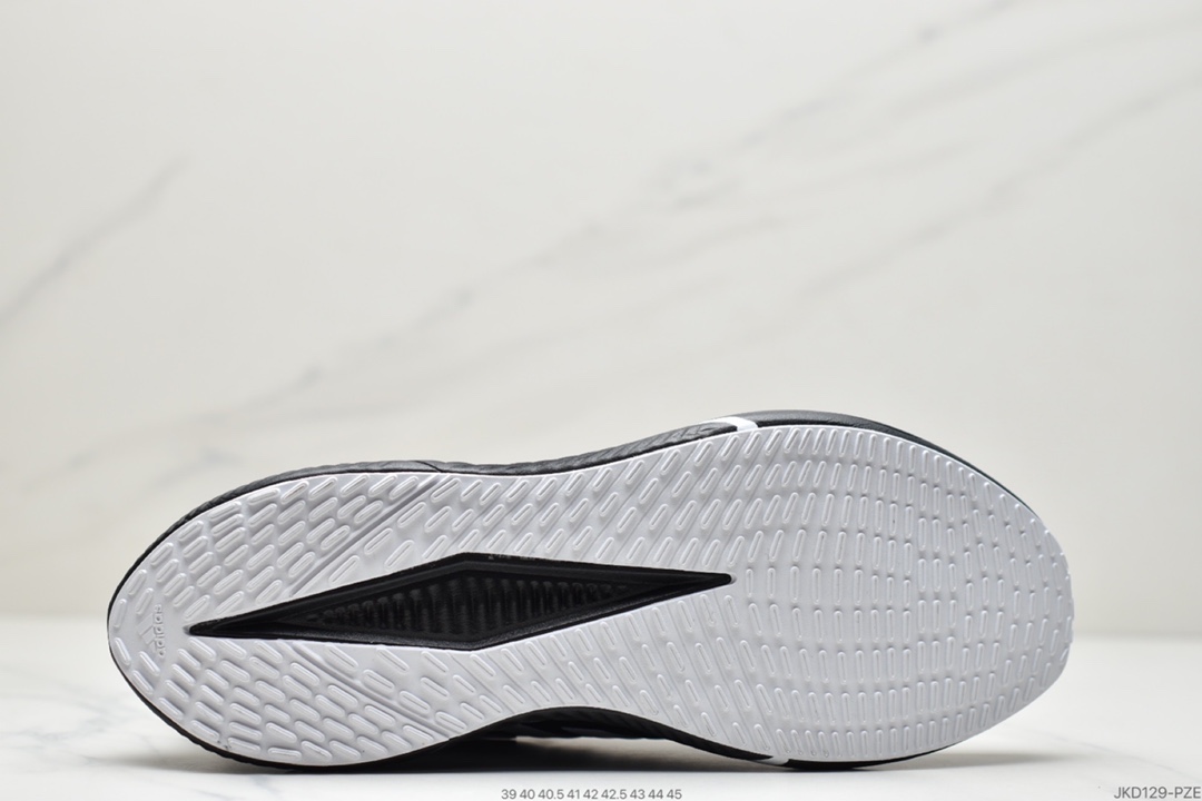 160 阿迪达斯ALPHAMAGMA 鞋子采用织物鞋面 GV7923