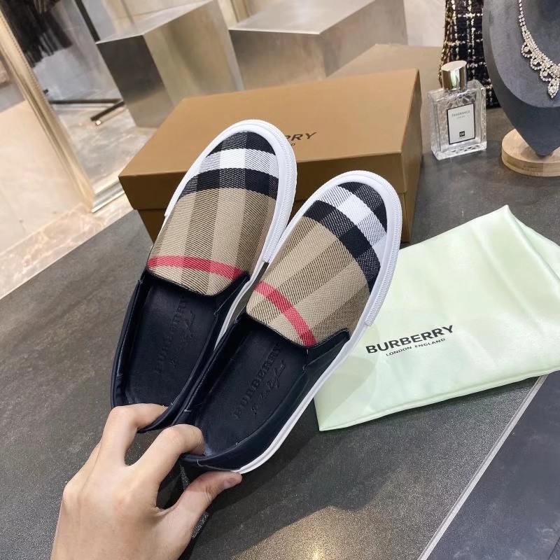 [Burberry Women