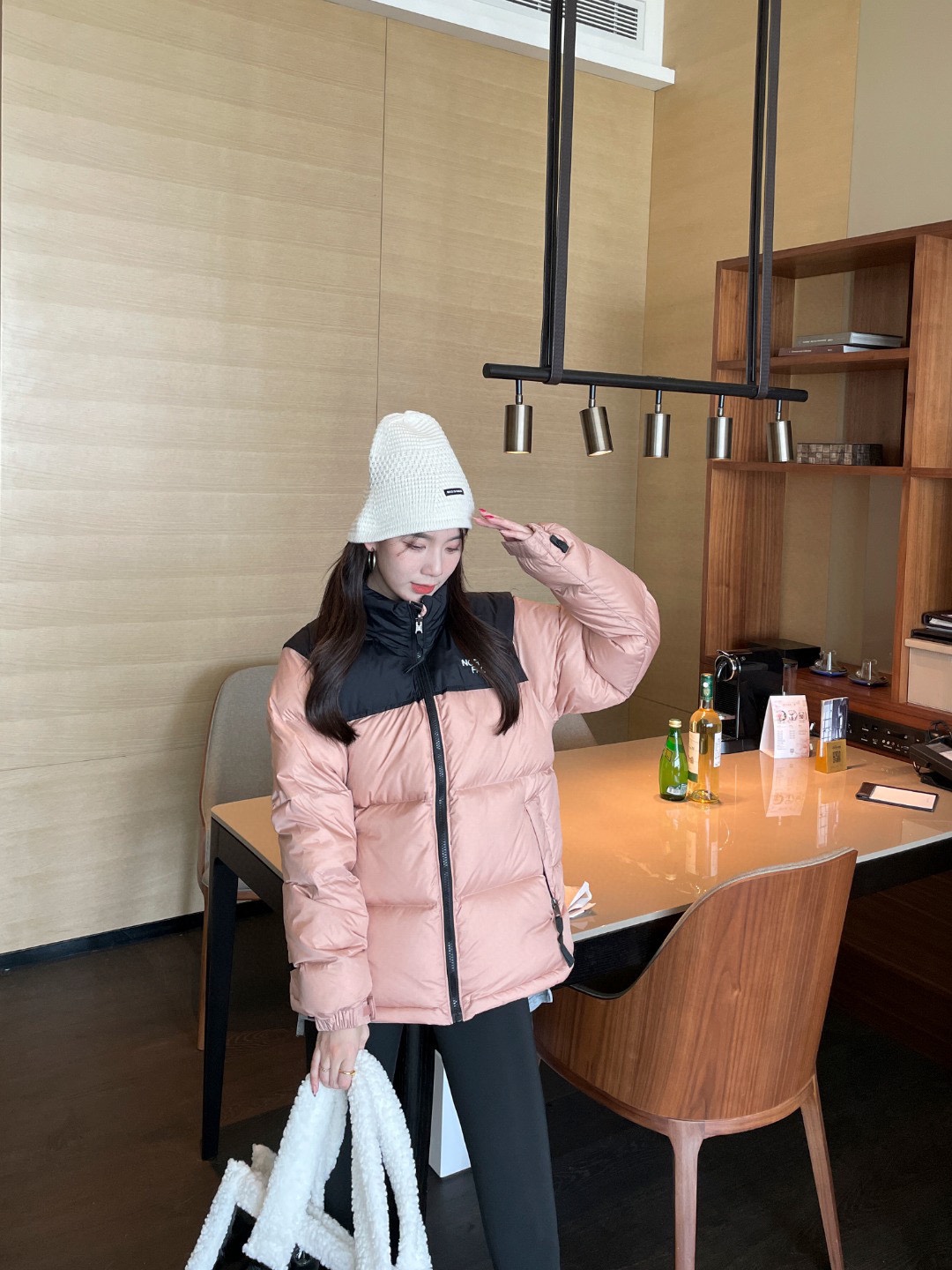 粉色 放店260 高端版本北面/The North Face1996款 身高155-160 体重80-90 穿XS 身高160-165 体重90-100 穿S 身高165-170 体重100-120 穿M 身高170-175 体重120-140 穿L