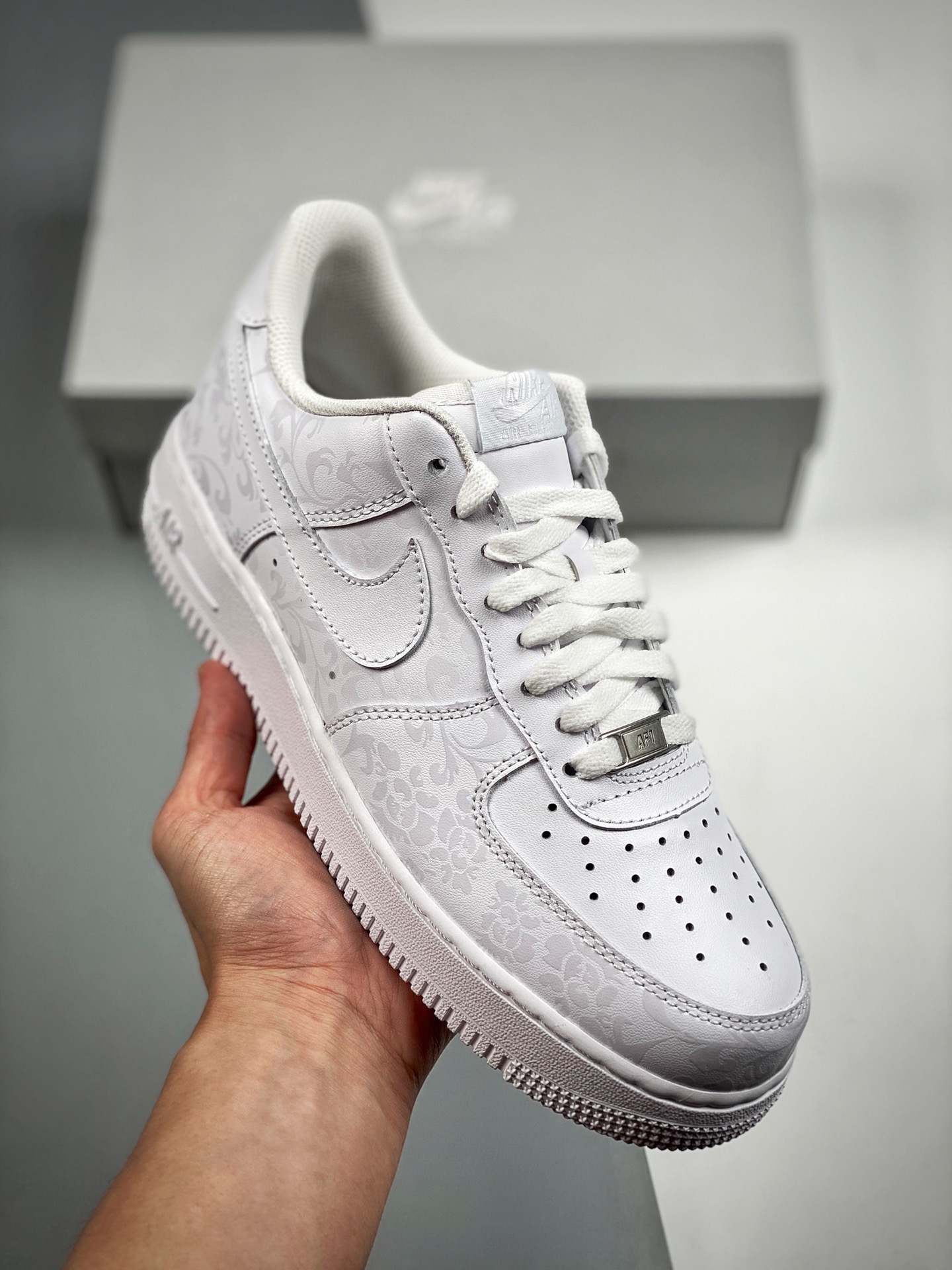 Nike Air Force 1 Low todo blanco estampado, horma original y cartón original, creando la auténtica versión Air Force, e…