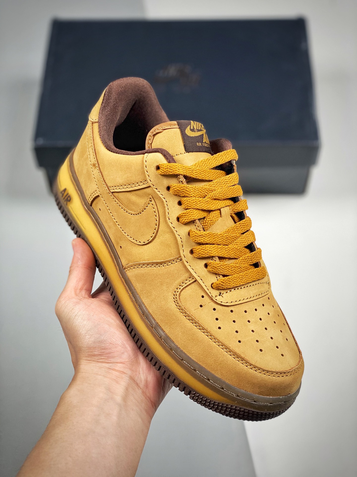 Nike Air Force 1 Low trigo moca, horma original y cartón original, creando la auténtica versión Air Force, enfocado en …