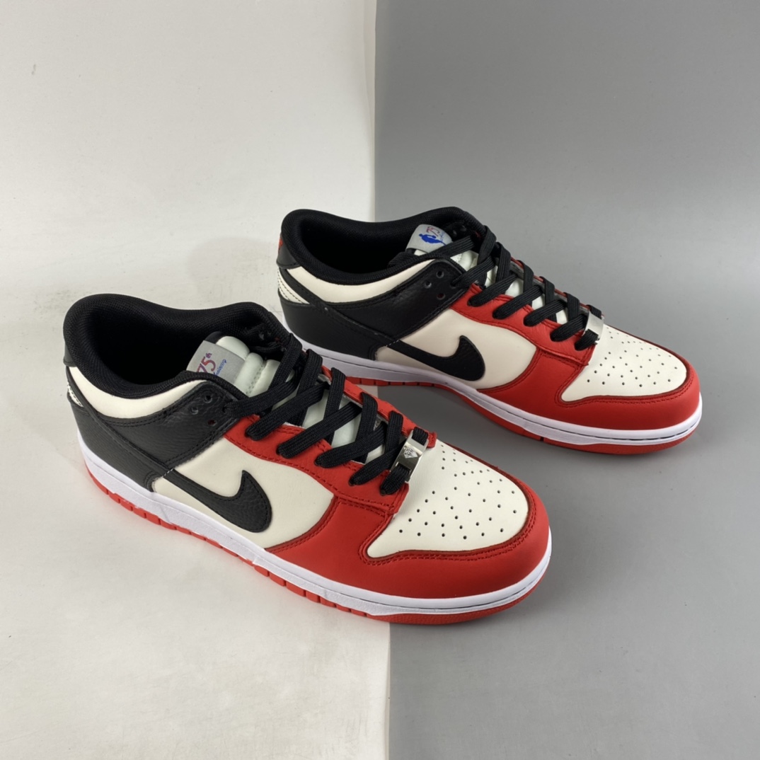 P300 NBA x NIKE Dunk Low EMB ’75th Anniversary’ NBA联名SB扣碎篮板低帮板鞋 DD3363-100-莆田鞋,莆田鞋货源,高仿鞋,高仿鞋货源,安福档口,莆田高仿鞋,莆田鞋批发,高仿鞋批发,莆田高仿运动鞋,高仿运动鞋,莆田运动鞋 P300 NBA x NIKE Dunk Low EMB ’75th Anniversary’ NBA联名SB扣碎篮板低帮板鞋 DD3363-100