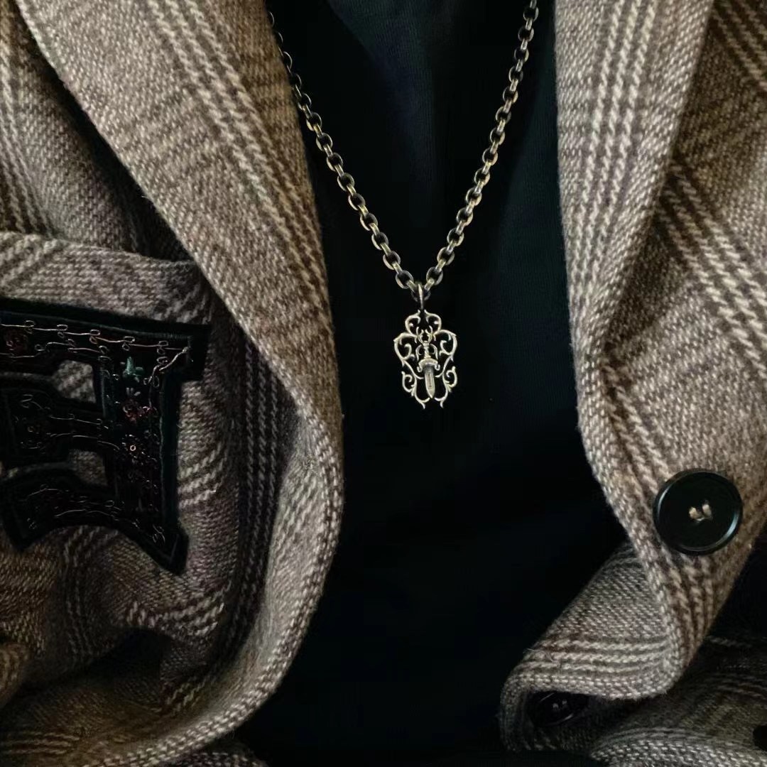Chrome Hearts Hearts 克罗心 藤蔓匕首吊坠
