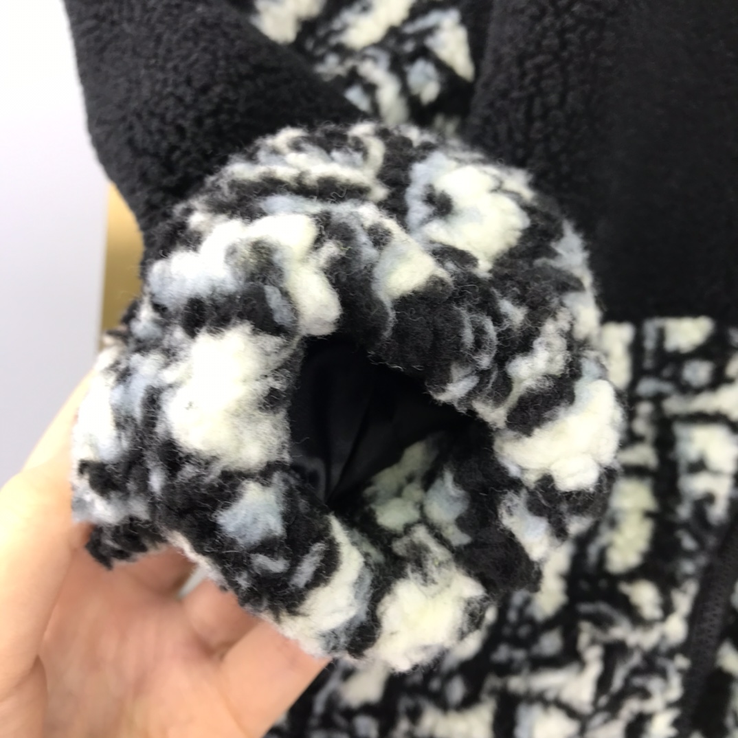 Winter 2021 Fashionable Wool Coat in Black for Men and Women - 图片 5