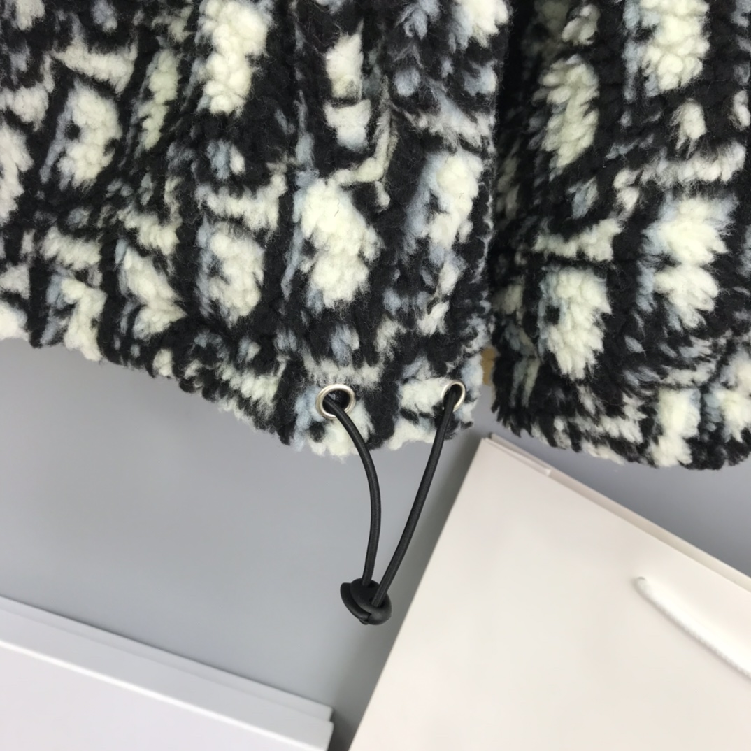Winter 2021 Fashionable Wool Coat in Black for Men and Women - 图片 7