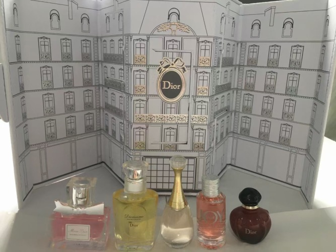 Dior Perfume Set - Castle Montaigne Avenue, 5-Piece Miniature Fragrance Collection 1 Dior Perfume Set - Castle Montaigne Avenue, 5-Piece Miniature Fragrance Collection