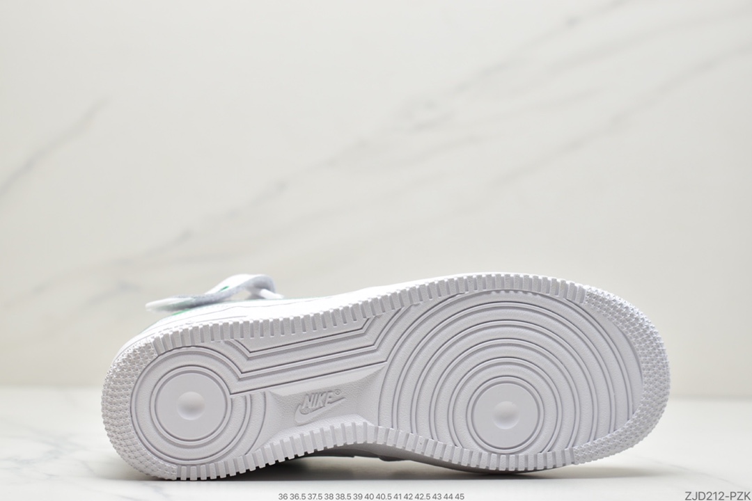 240 耐克Nike Air Force 1 ’07 MidWhiteMetallic Sliver空军一号366731-莆田鞋,莆田鞋货源,高仿鞋,高仿鞋货源,安福档口,莆田高仿鞋,莆田鞋批发,高仿鞋批发,莆田高仿运动鞋,高仿运动鞋,莆田运动鞋 240 耐克Nike Air Force 1 ’07 MidWhiteMetallic Sliver空军一号366731