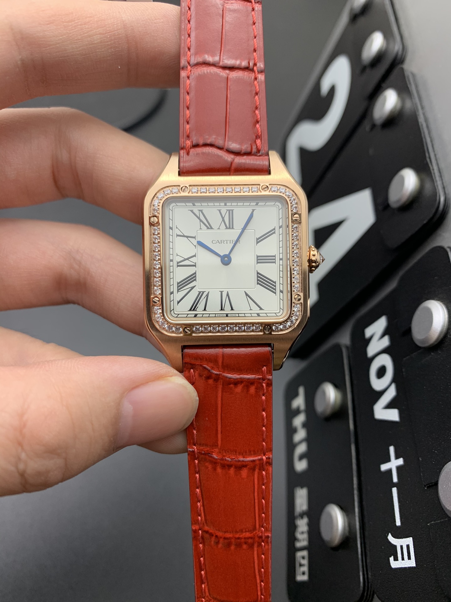Cartier 石英超薄山度士