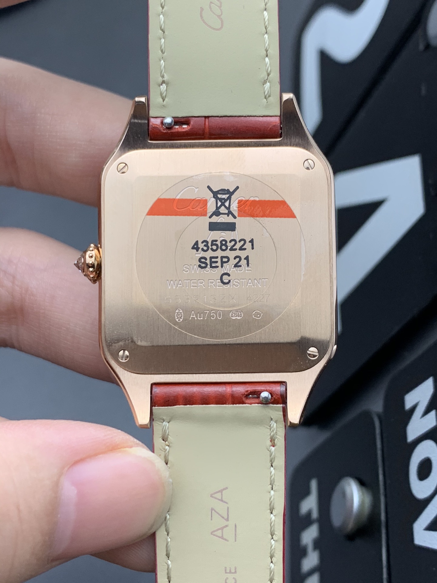 Cartier 石英超薄山度士