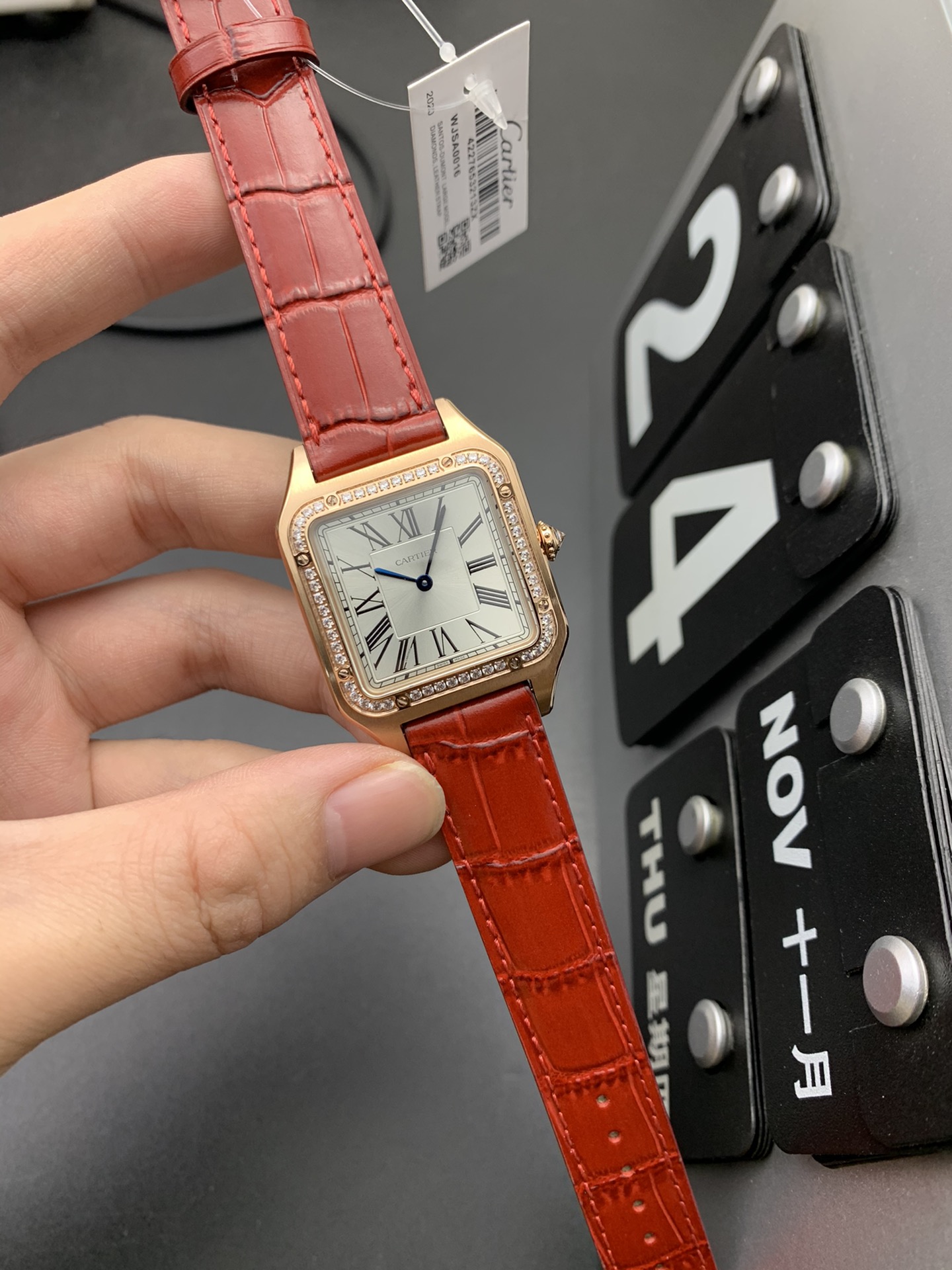 Cartier 石英超薄山度士