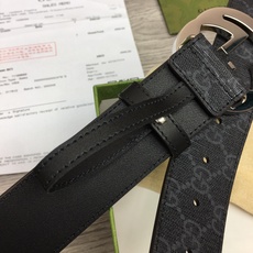 高端版本,实物拍摄 🎁批配全套包装 🎁品牌: GUCCI海外原单 🎁扣头材质:精品实心铜扣 🎁带身材质正面:39mm宽度 高端版本,实物拍摄 🎁批配全套包装 🎁品牌: GUCCI海外原单 🎁扣头材质:精品实心铜扣 🎁带身材质正面:39mm宽度