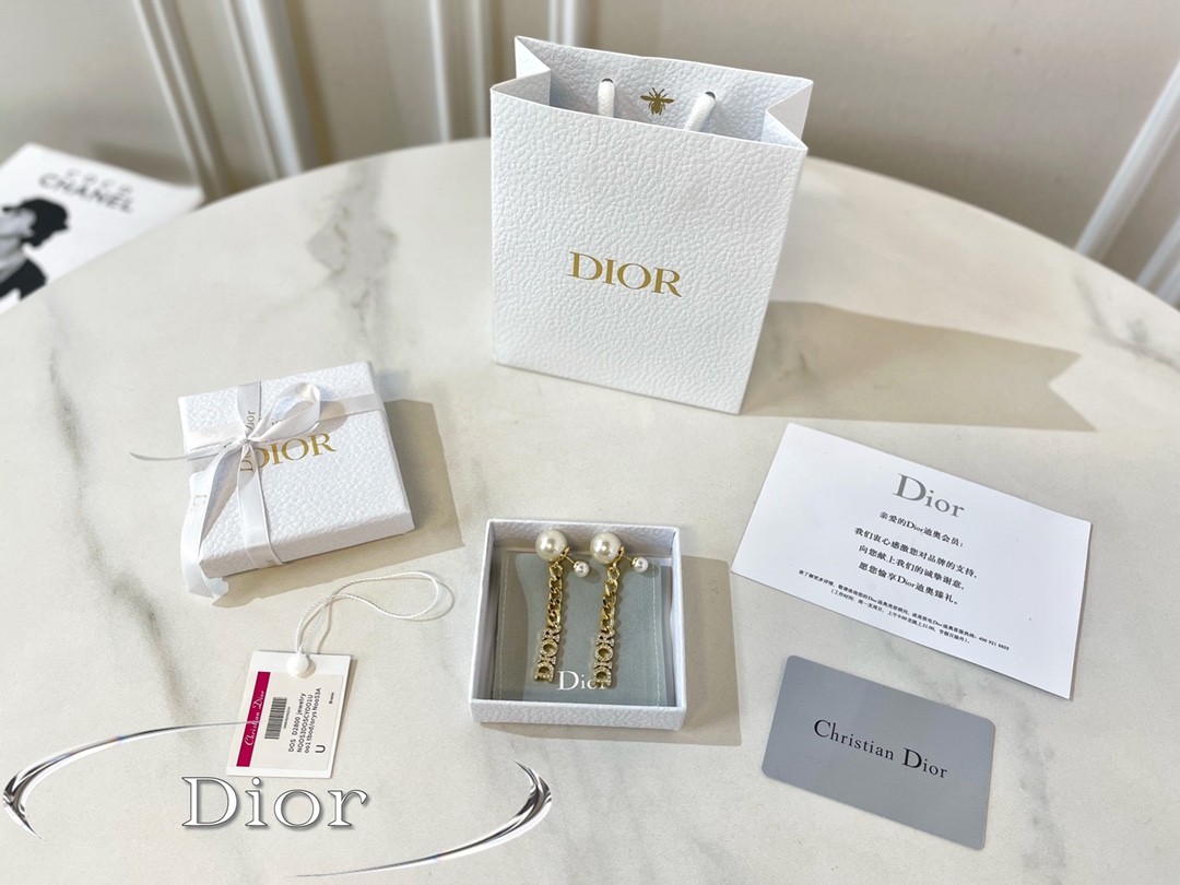 新款☑️DIOR迪奥满钻字母大小珍珠耳钉耳环