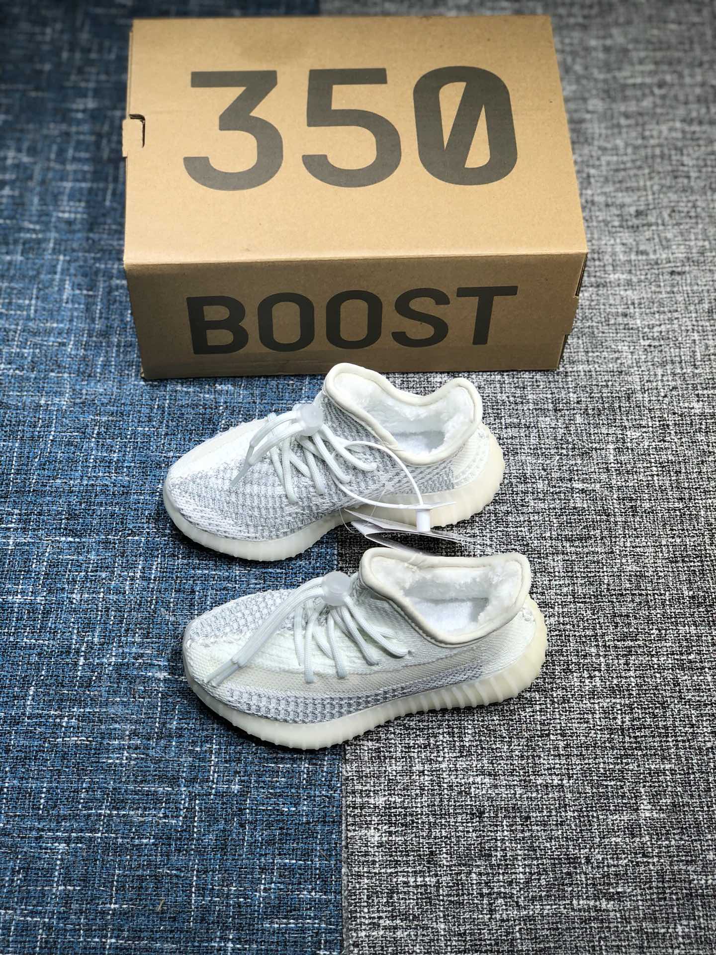图片[7]-加毛款 冬季专属 ❗️加绒满天星 全新批次出货 独家供应👏Yeezy 350v2 冰蓝满天星 童鞋#同步官方发售版本 市场唯一正确版本 原厂纸板开模 原厂织面，市售唯一巴斯夫童鞋，专供外贸 中文盒标齐全 完全可充正操作 货号：FW3047 尺码：28-35-选品中心