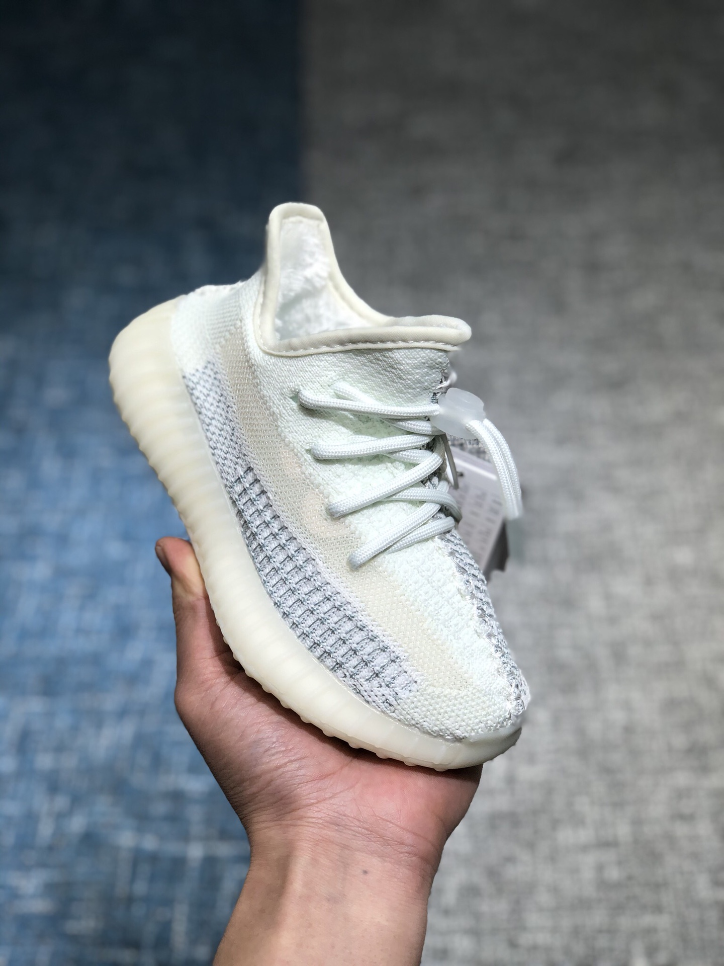 加毛款 冬季专属 ❗️加绒满天星 全新批次出货 独家供应👏Yeezy 350v2 冰蓝满天星 童鞋#同步官方发售版本 市场唯一正确版本 原厂纸板开模 原厂织面，市售唯一巴斯夫童鞋，专供外贸 中文盒标齐全 完全可充正操作 货号：FW3047 尺码：28-35-选品中心