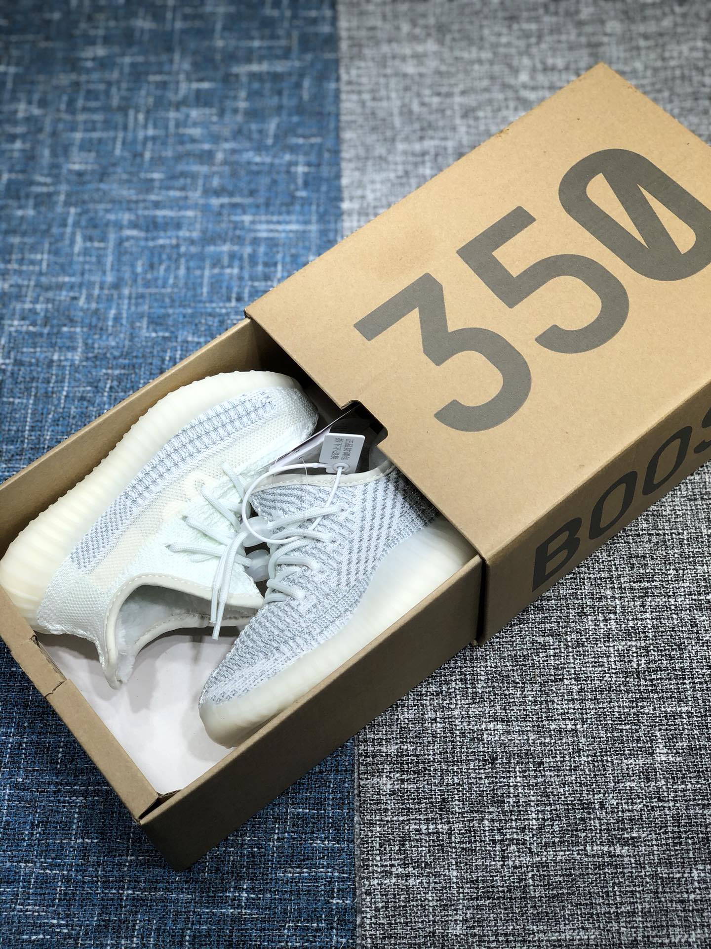 图片[9]-加毛款 冬季专属 ❗️加绒满天星 全新批次出货 独家供应👏Yeezy 350v2 冰蓝满天星 童鞋#同步官方发售版本 市场唯一正确版本 原厂纸板开模 原厂织面，市售唯一巴斯夫童鞋，专供外贸 中文盒标齐全 完全可充正操作 货号：FW3047 尺码：28-35-选品中心