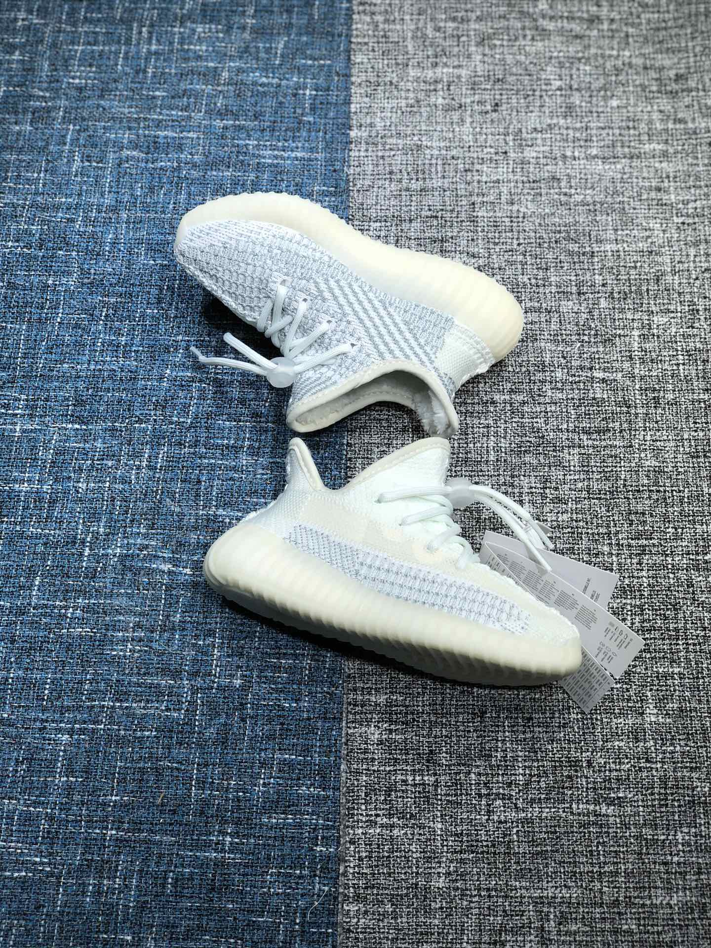 图片[8]-加毛款 冬季专属 ❗️加绒满天星 全新批次出货 独家供应👏Yeezy 350v2 冰蓝满天星 童鞋#同步官方发售版本 市场唯一正确版本 原厂纸板开模 原厂织面，市售唯一巴斯夫童鞋，专供外贸 中文盒标齐全 完全可充正操作 货号：FW3047 尺码：28-35-选品中心