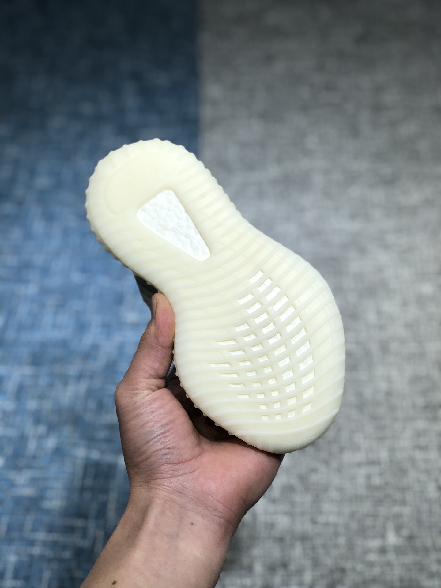 图片[4]-加毛款 冬季专属 ❗️加绒满天星 全新批次出货 独家供应👏Yeezy 350v2 冰蓝满天星 童鞋#同步官方发售版本 市场唯一正确版本 原厂纸板开模 原厂织面，市售唯一巴斯夫童鞋，专供外贸 中文盒标齐全 完全可充正操作 货号：FW3047 尺码：28-35-选品中心