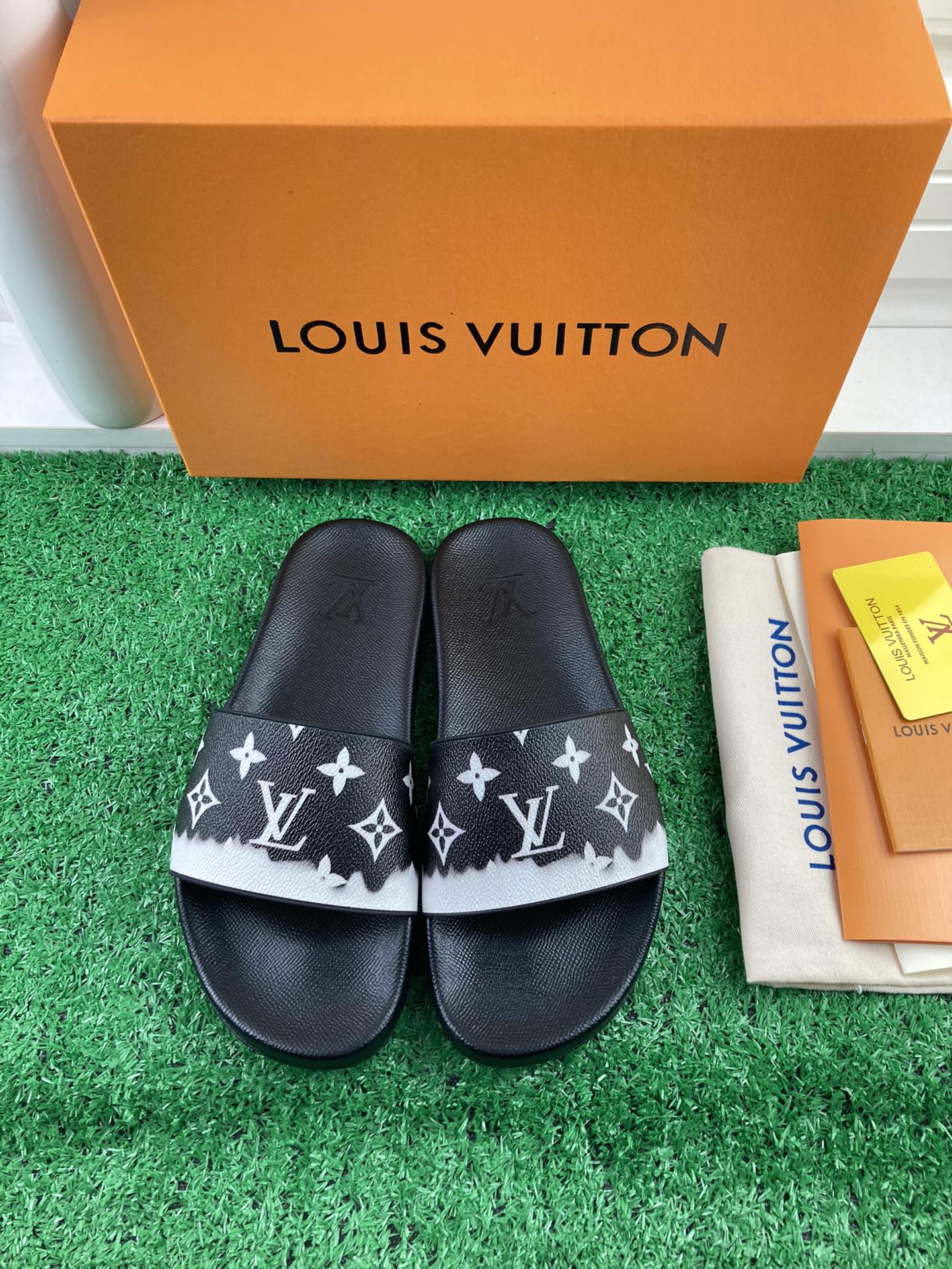 NO:244213,LouⅰsⅤuⅰtton couple style, private model, beautiful upper Size: 35-45, slippers, slippers19860909LouⅰsⅤuⅰtton情侣款,私家模,美观鞋面 Size:35-45,拖鞋,slippers,Women's Shoes