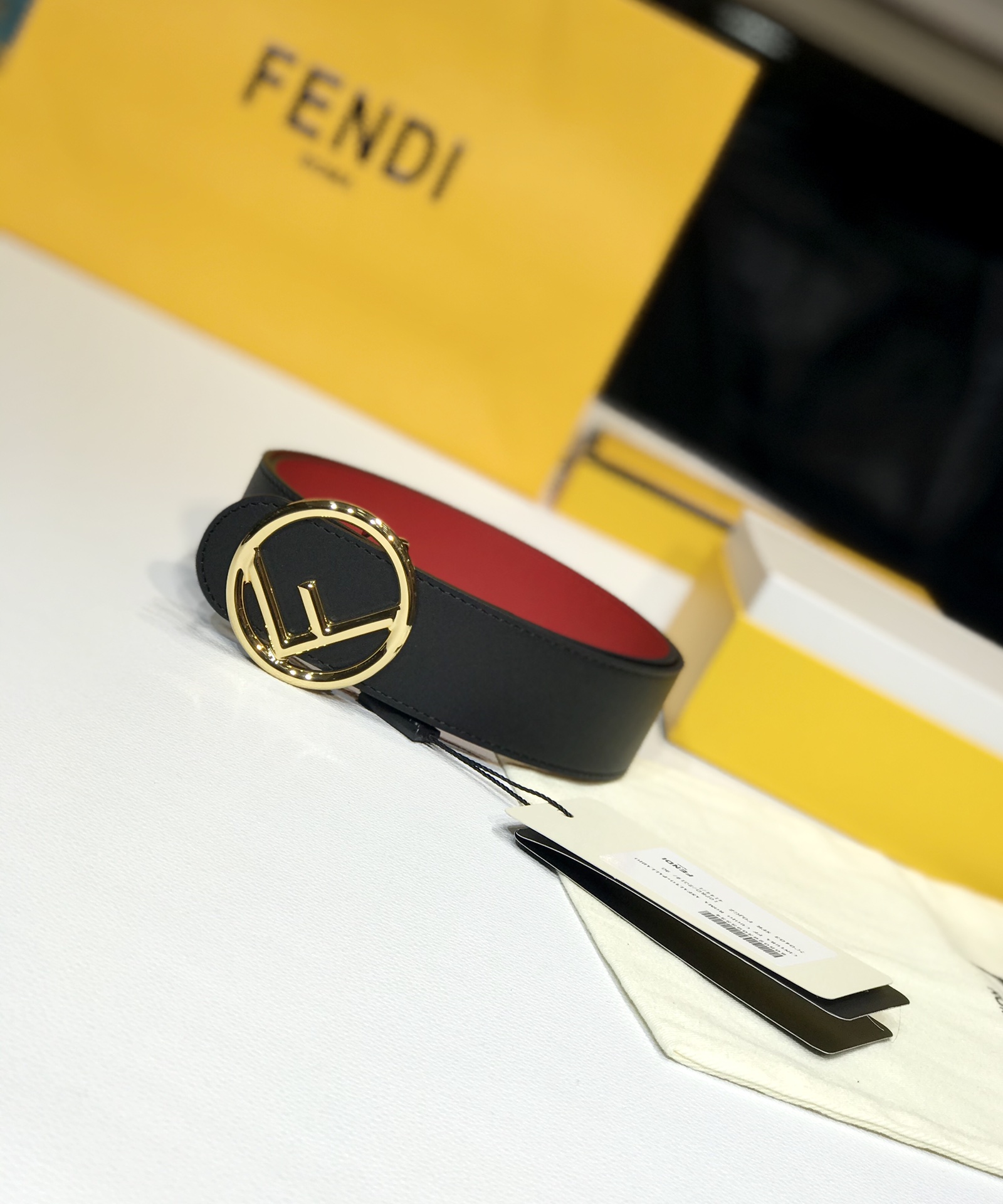 Fendi 五金做工精细 线条流畅 表面光滑 𝐙𝐏电镀工艺 香港通关【𝐇𝐀𝐀𝐒】 进口皮料