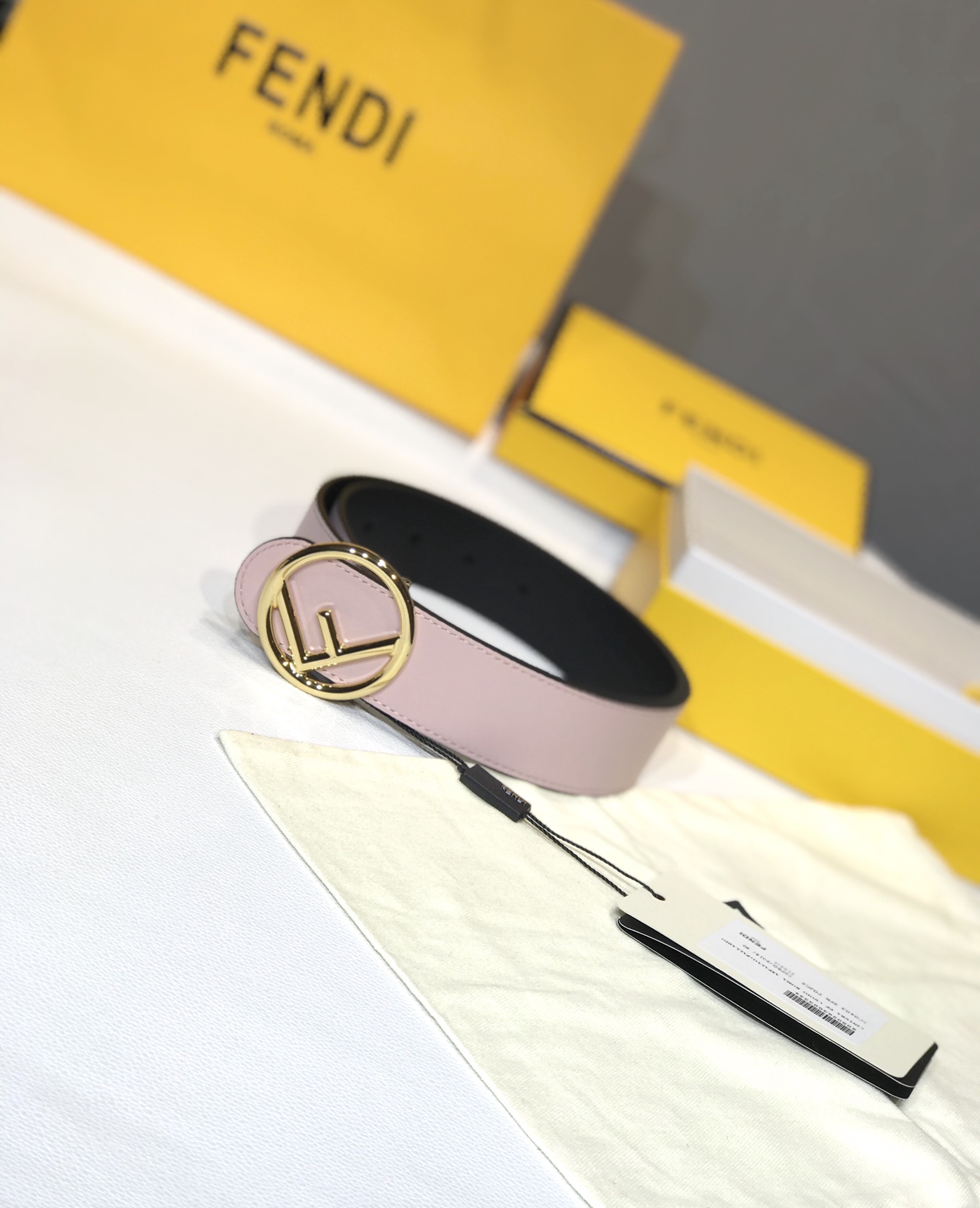 Fendi 五金做工精细 线条流畅 表面光滑 𝐙𝐏电镀工艺 香港通关【𝐇𝐀𝐀𝐒】 进口皮料