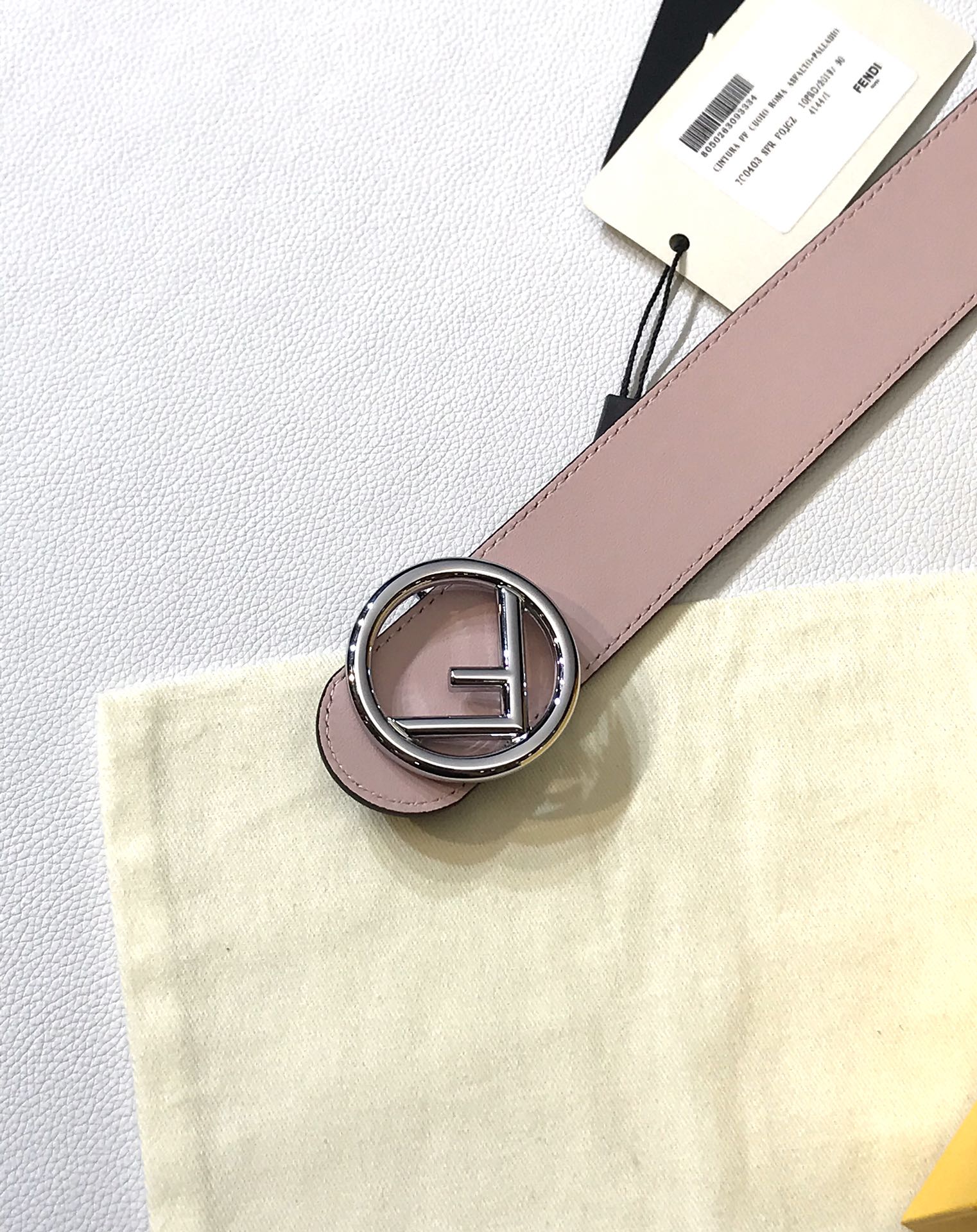 Fendi 五金做工精细 线条流畅 表面光滑 𝐙𝐏电镀工艺 香港通关【𝐇𝐀𝐀𝐒】 进口皮料