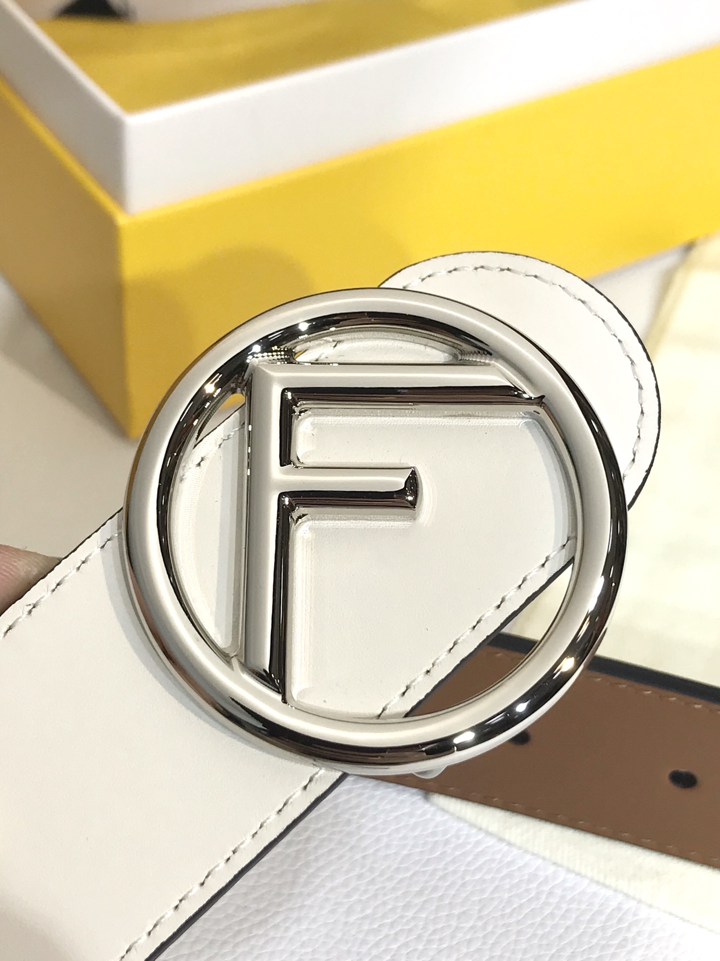 Fendi 五金做工精细 线条流畅 表面光滑 𝐙𝐏电镀工艺 香港通关【𝐇𝐀𝐀𝐒】 进口皮料
