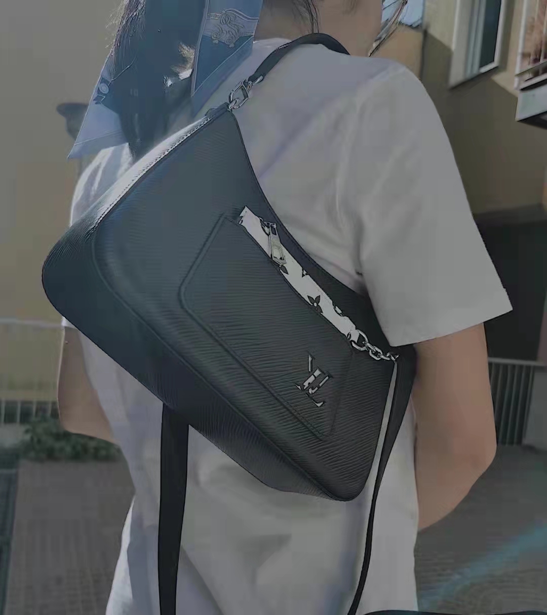 NO:210014,Details of the version development perfect original single hardware [MARELLE handbag] m80794 80689 g color Marelle handbag is made of Epi grain leather, and the removable canvas zipper bag in the outer bag is fixed with a chain. Tie the top handle or adjustable shoulder strap, handheld, elbow, shoulder and crossbody to convert freely. Size 25 x 15 x 8 cm, LV [top original single], louis vuitton19860909对版开发细节完美原单五金【MARELLE 手袋】 m80794 80689 克色 Marelle 手袋取材 Epi 粒面皮革,以链条固定外袋之中的可拆卸帆布拉链袋.系上顶部手柄或可调节肩带,手持、肘挎、肩背和斜挎自如转换. 尺寸25 x 15 x 8 厘米,LV【顶级原单】,louis vuitton,Bag