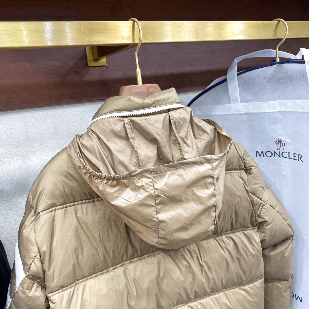 MOC2021秋冬新款时尚驼色尼龙防水可收纳式连帽立领羽绒夹克