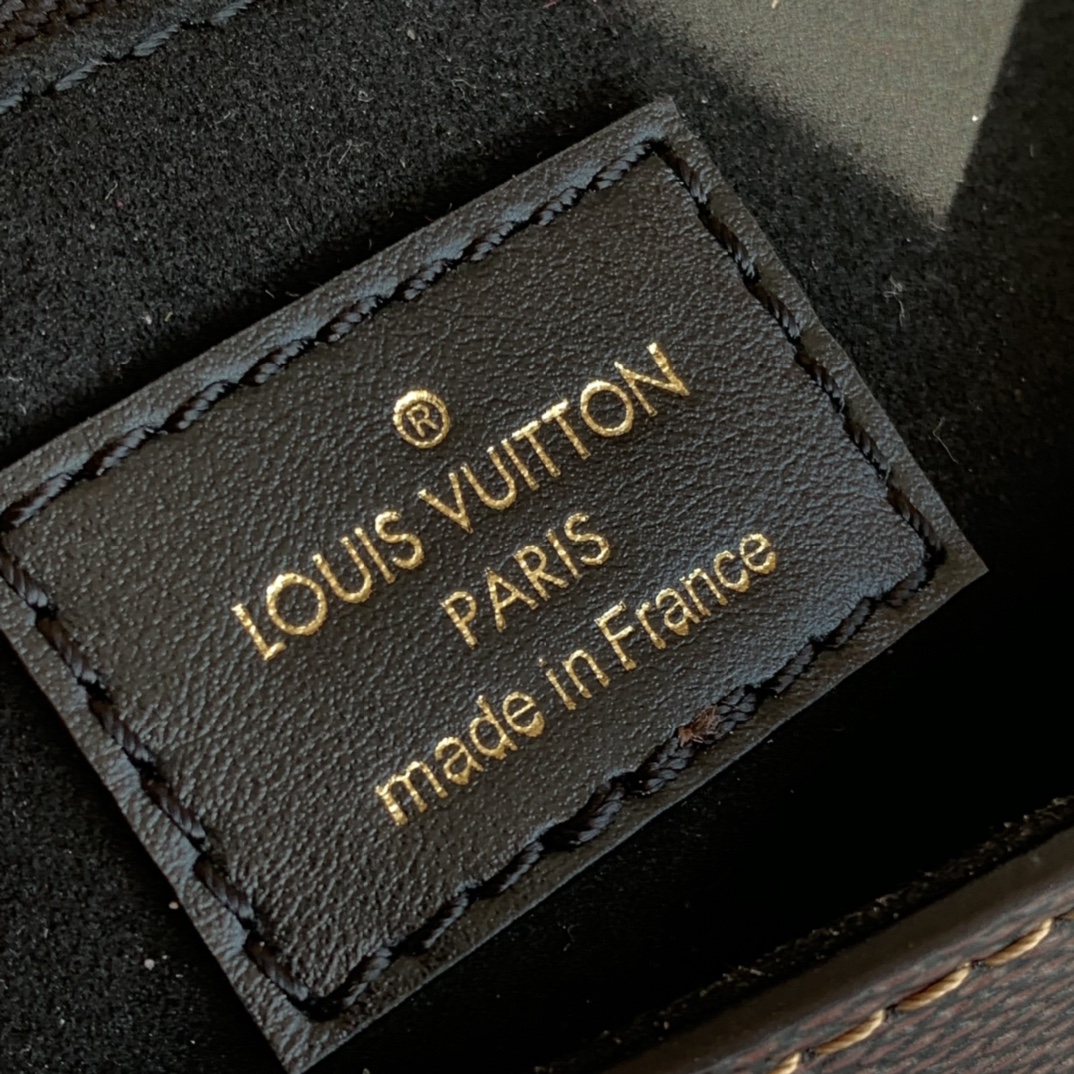 🌼 m40108尺寸25 x 17 x 9.5 CM 棋盘格黑色，这款Vavin小号手袋，Damier 