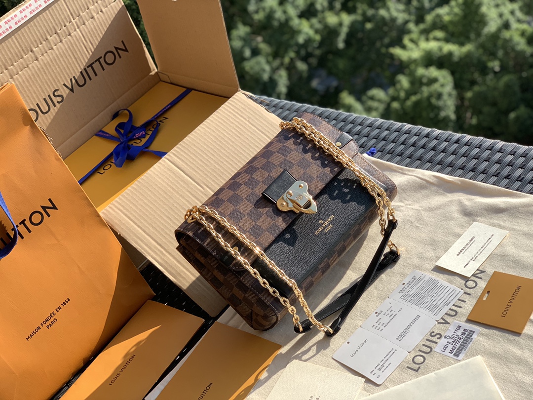 🌼 m40108尺寸25 x 17 x 9.5 CM 棋盘格黑色，这款Vavin小号手袋，Damier 