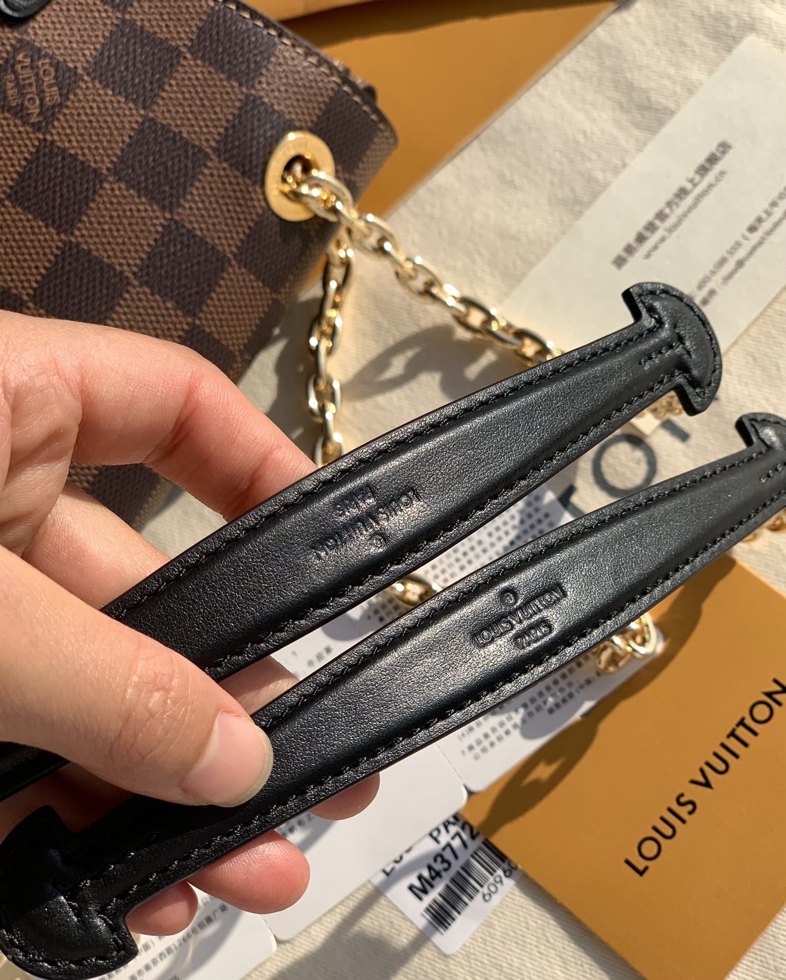 🌼 m40108尺寸25 x 17 x 9.5 CM 棋盘格黑色，这款Vavin小号手袋，Damier 