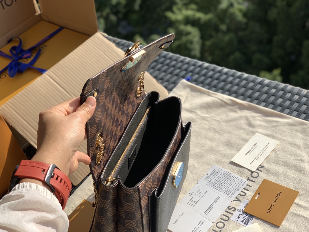 🌼 m40108尺寸25 x 17 x 9.5 CM 棋盘格黑色，这款Vavin小号手袋，Damier 