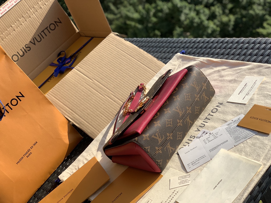 🌼 m41731尺寸25 x 17 x 9.5 cm 老花款，官网还没出，趁着还没火赶紧买！不得不服它的