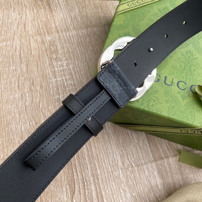🌟🌟GUCCI GG Supreme高级人造帆布，可分解材料，配以黑色皮革滚边，搭配双G带扣，4厘米宽，