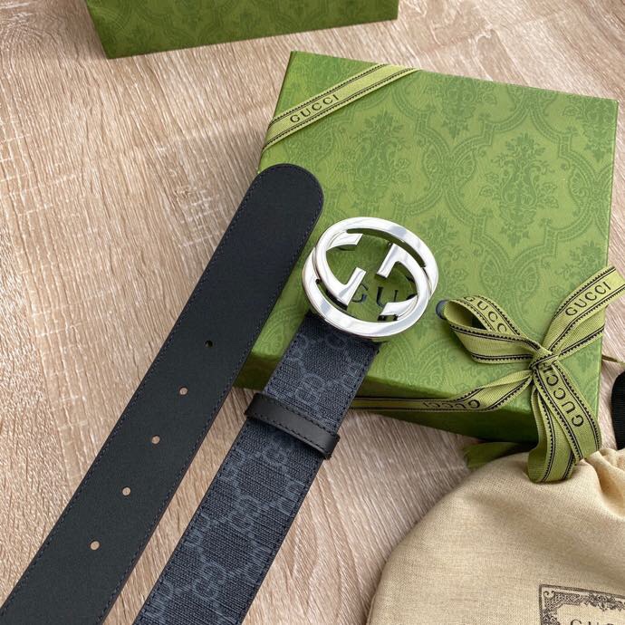 🌟🌟GUCCI GG Supreme高级人造帆布，可分解材料，配以黑色皮革滚边，搭配双G带扣，4厘米宽，